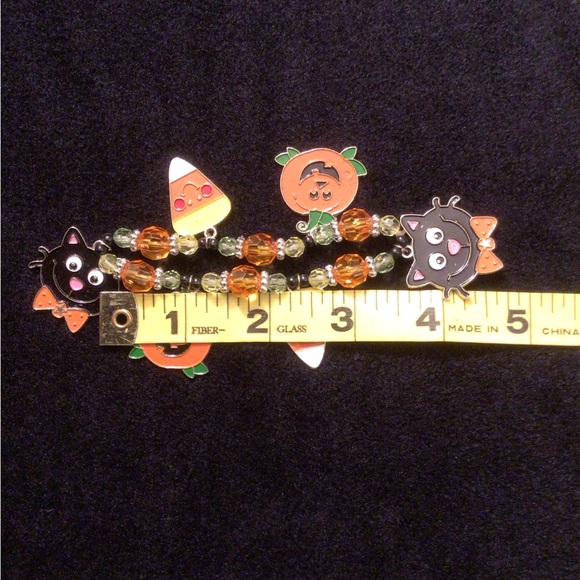 🎃 Fun & Oh So Cute Halloween Bracelet 👻 - Picture 2 of 3